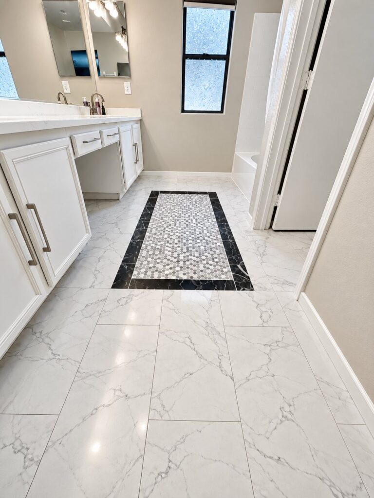 Hall floor in white marble-look tile with a mosaic runner