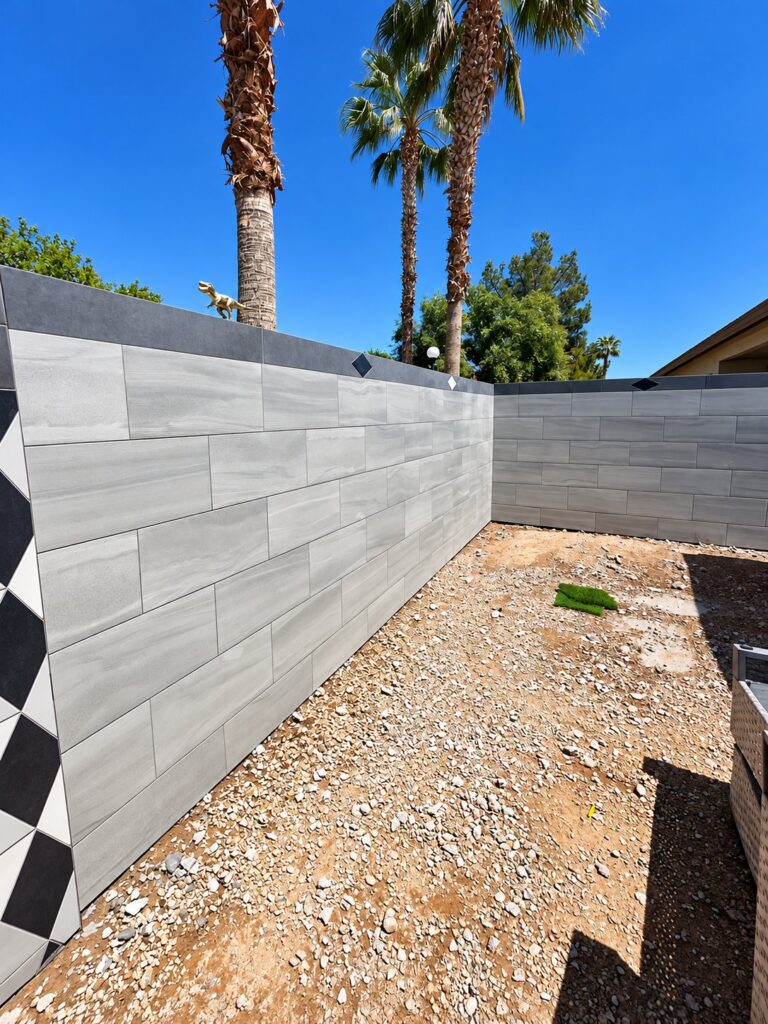 Garden wall clad in gray plank tile